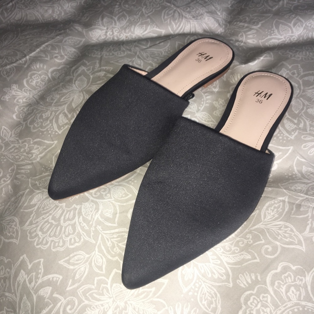 Pointed toe flats